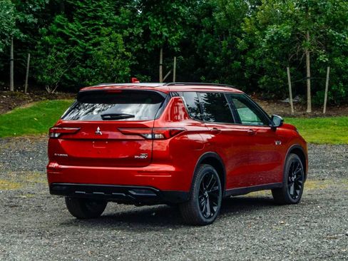 New 2025 Mitsubishi Outlander image 8