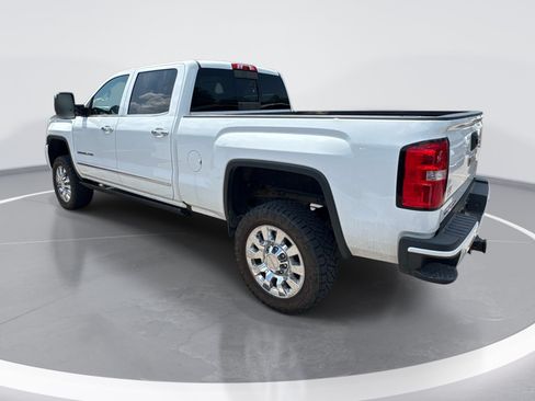 Used 2019 GMC Sierra 2500 Denali w/ Duramax Plus Package AWD/4WD image 7