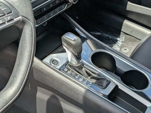 Certified 2024 Nissan Altima 2.5 SV FWD image 18