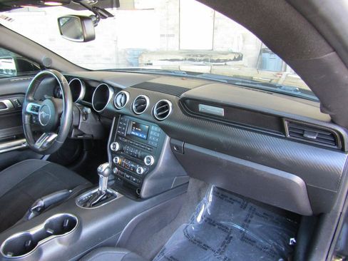 Used 2018 Ford Mustang Coupe RWD image 10