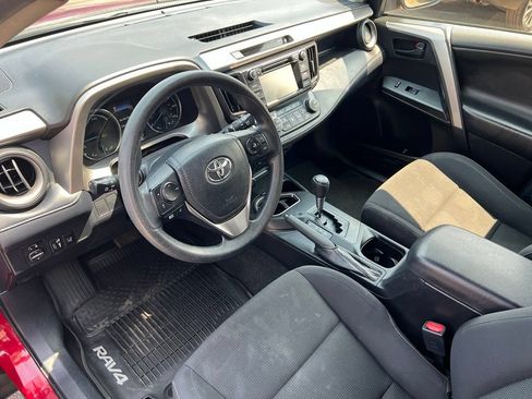 Used 2018 Toyota RAV4 LE AWD/4WD image 17