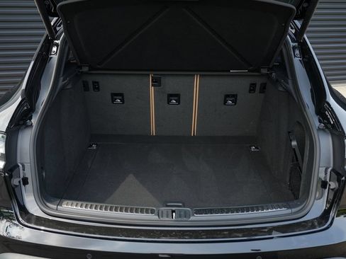 Certified 2026 Porsche Macan AWD/4WD image 17