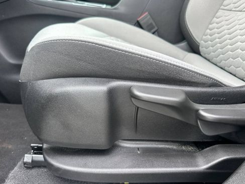 Used 2020 Chevrolet Equinox LS FWD image 13