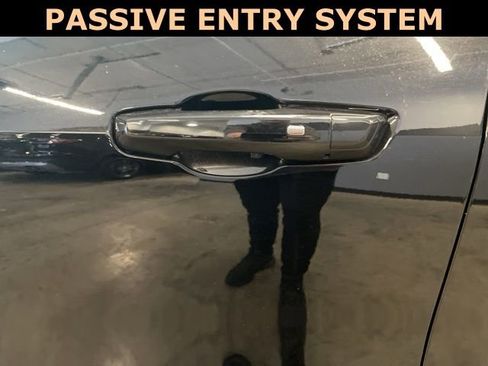 Used 2025 GMC Acadia Elevation image 11