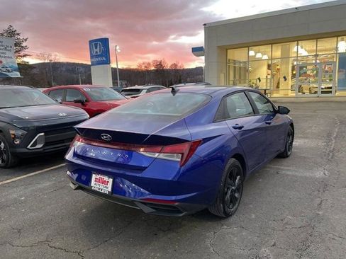 Used 2023 Hyundai Elantra SEL w/ Cargo Package image 4