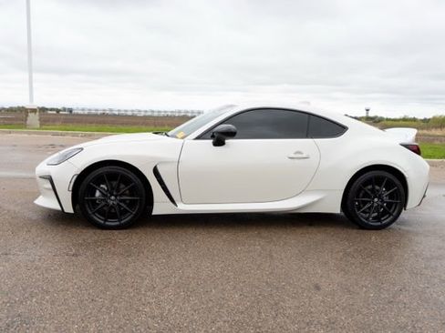 Used 2024 Toyota GR86 Premium RWD image 4