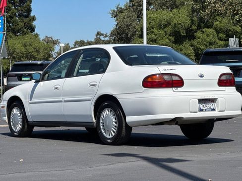 Used 2002 Chevrolet Malibu V6 w/ Preferred Equipment Group 1 FWD image 5