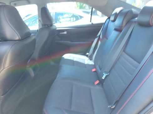 Used 2015 Toyota Camry SE image 9