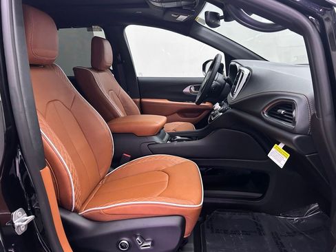 New 2026 Chrysler Pacifica Pinnacle w/ Trailer Tow Group image 24