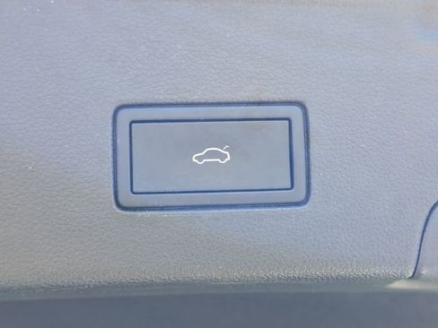 Used 2021 Volkswagen Atlas Cross Sport SEL Premium image 26