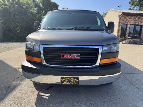 Used 2004 GMC Savana 1500 w/ Preferred Equipment Group RWD image 2