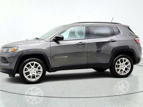 Used 2022 Jeep Compass Latitude AWD/4WD image 8