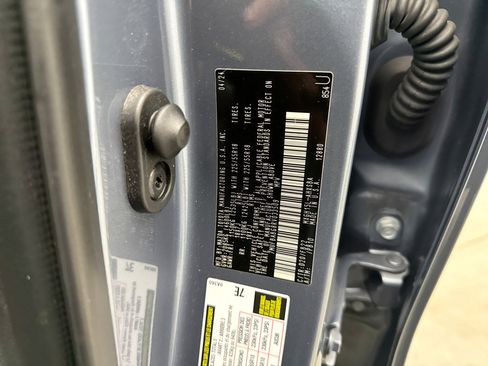 Used 2024 Toyota Corolla Cross AWD Hybrid image 11