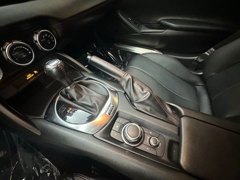 Used 2018 MAZDA MX-5 Miata Grand Touring image 27