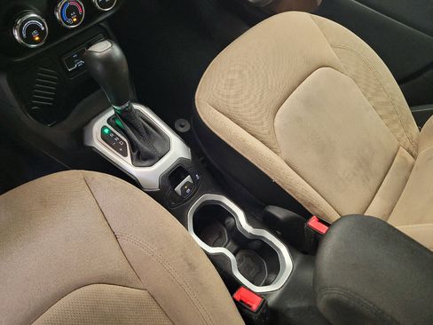Used 2015 Jeep Renegade Latitude image 26