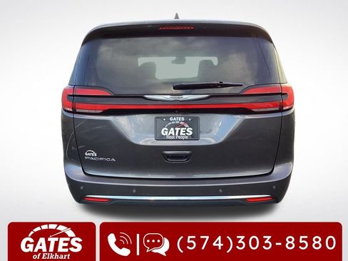 Used 2023 Chrysler Pacifica Touring-L image 8