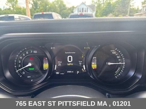 Used 2024 Jeep Wrangler Unlimited Sahara w/ Technology Group AWD/4WD image 26