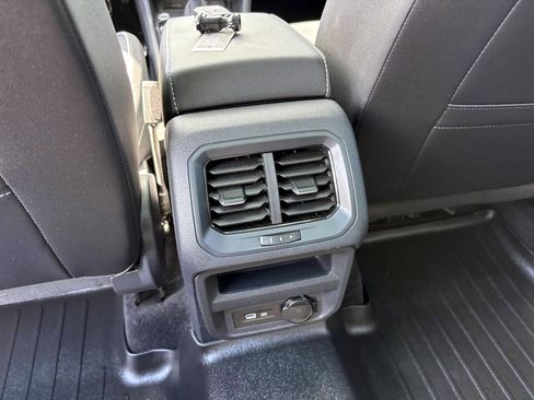 Used 2024 Volkswagen Tiguan SEL R-Line image 32