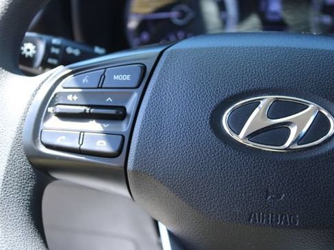 Used 2021 Hyundai Venue SE FWD image 19