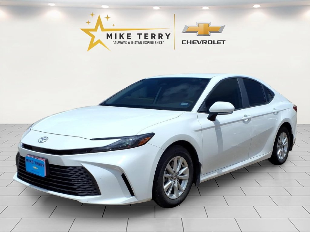 Used 2026 Toyota Camry LE w/ Convenience Package FWD image 1