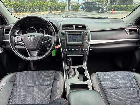 Used 2015 Toyota Camry SE w/ Moonroof Package FWD image 10