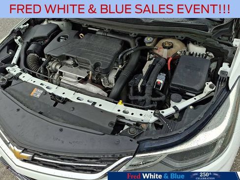 Used 2018 Chevrolet Cruze Premier FWD image 29