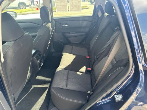 Used 2025 Nissan Rogue SV FWD image 28