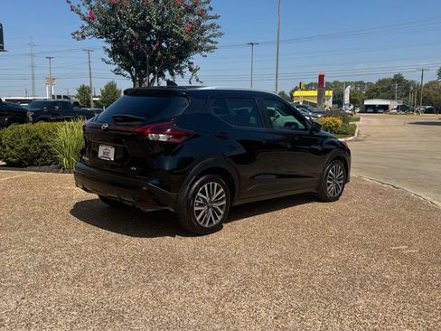 Used 2023 Nissan Kicks SV FWD image 8