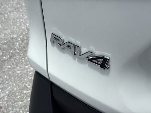 Certified 2021 Toyota RAV4 XLE Premium AWD/4WD image 7