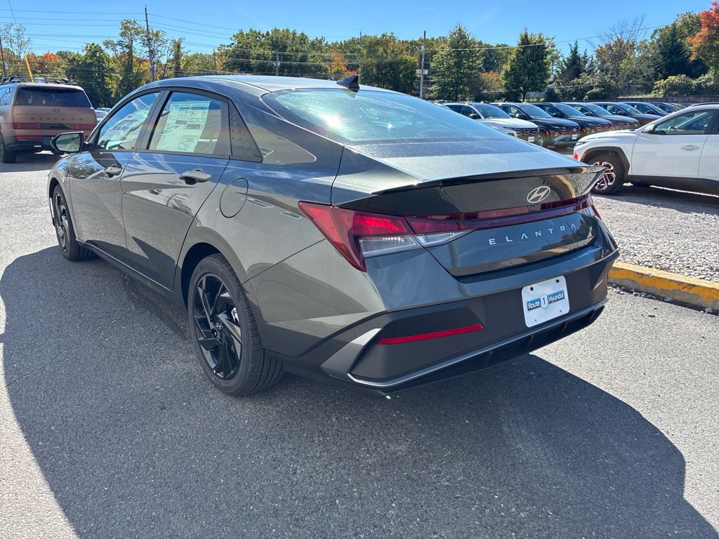 New 2026 Hyundai Elantra SEL Sport FWD image 5