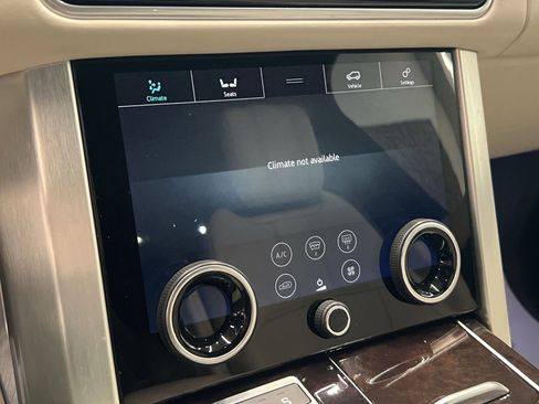 Used 2019 Land Rover Range Rover HSE image 17