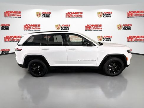 Used 2024 Jeep Grand Cherokee Altitude AWD/4WD image 18