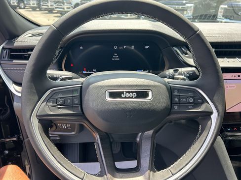 New 2026 Jeep Grand Cherokee L Limited w/ Limited Altitude Package AWD/4WD image 24