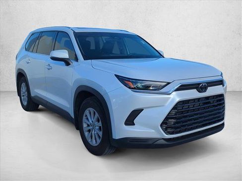 Used 2025 Toyota Grand Highlander FWD image 3