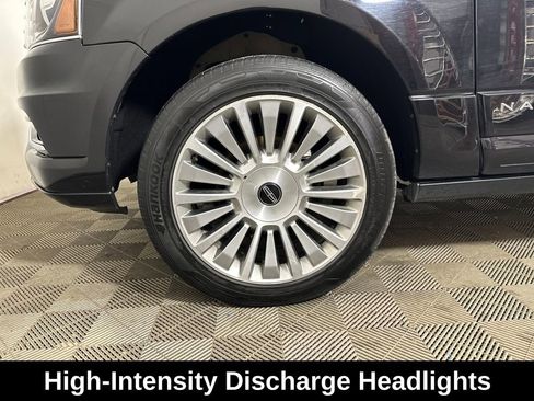 Used 2017 Lincoln Navigator Select image 12