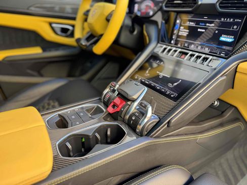 Used 2021 Lamborghini Urus image 38
