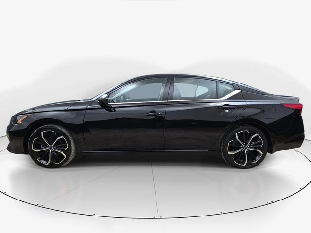 Used 2024 Nissan Altima 2.5 SR w/ SR Premium Package FWD image 9