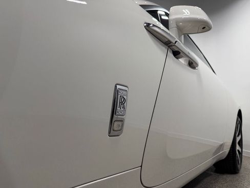 Used 2019 Rolls-Royce Wraith image 12