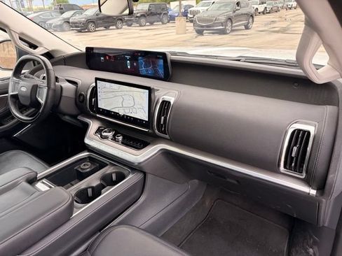 Used 2025 Ford Expedition Max Platinum AWD/4WD image 14