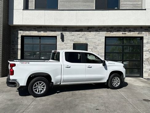 Used 2021 Chevrolet Silverado 1500 LT AWD/4WD image 3