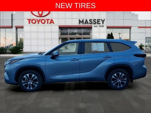 Used 2024 Toyota Highlander XLE AWD/4WD image 6