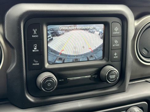 Used 2018 Jeep Wrangler Unlimited Sport image 25