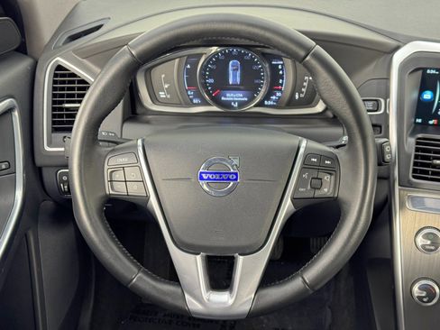 Used 2016 Volvo XC60 T5 Premier w/ Proximity Package image 19