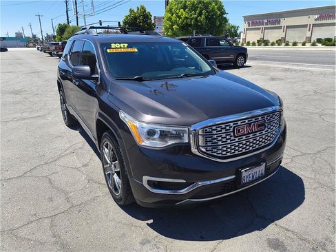 Used 2017 GMC Acadia Denali w/ Technology Package AWD/4WD image 2