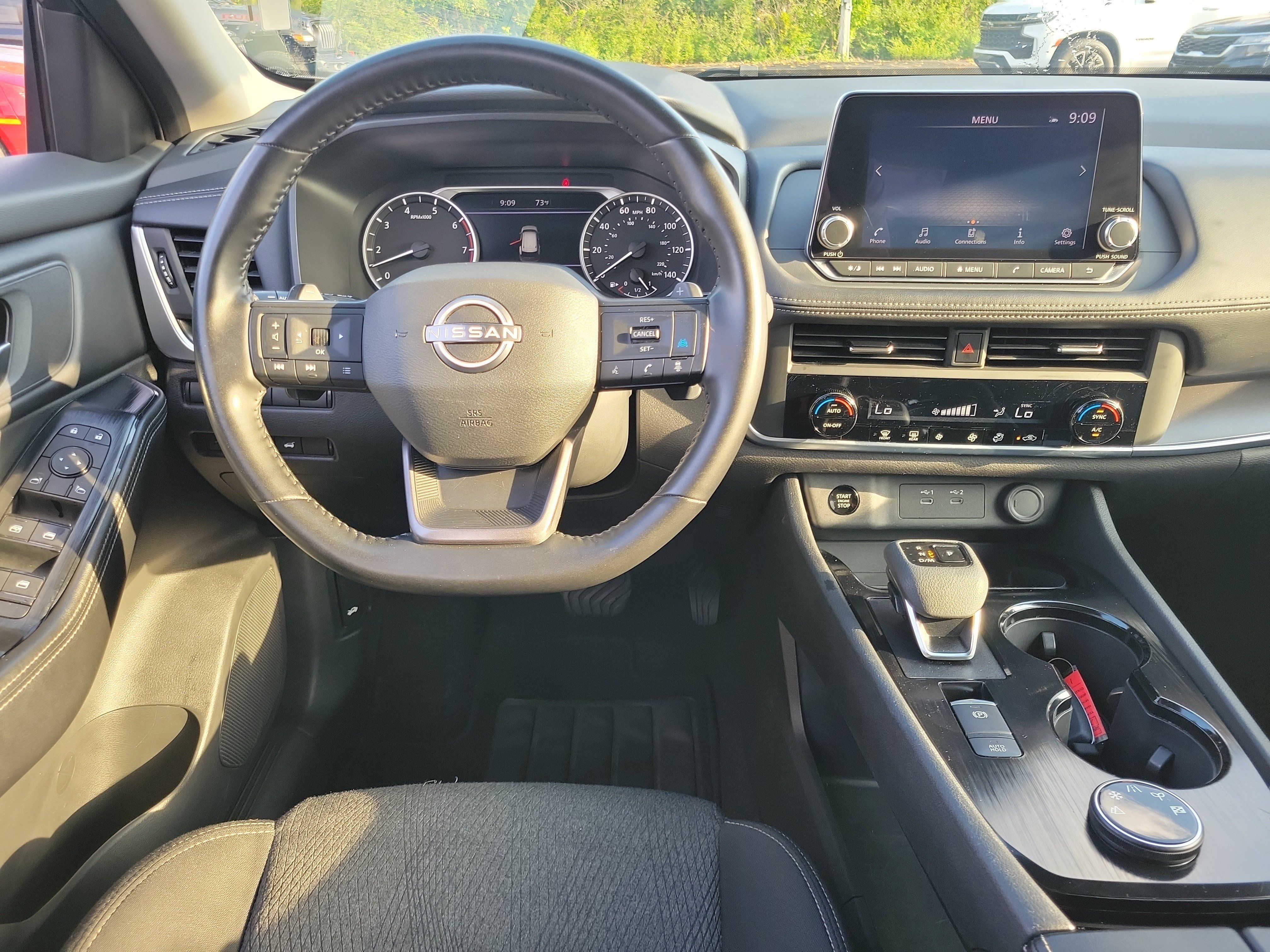 Used 2025 Nissan Rogue SV AWD/4WD image 10