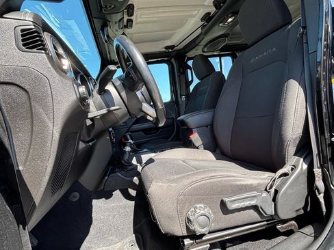 Used 2018 Jeep Wrangler Unlimited Sahara w/ Uconnect 4C Nav & Sound Group AWD/4WD image 11