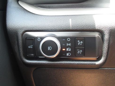 Used 2023 Ford Explorer XLT w/ Equipment Group 202A RWD image 23