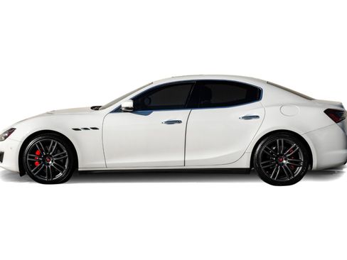 Used 2019 Maserati Ghibli S image 11