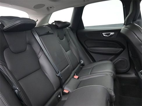 Used 2023 Volvo XC60 B6 Ultimate w/ Protection Package Premier image 34