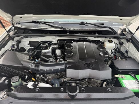 Used 2018 Toyota 4Runner Limited AWD/4WD image 33